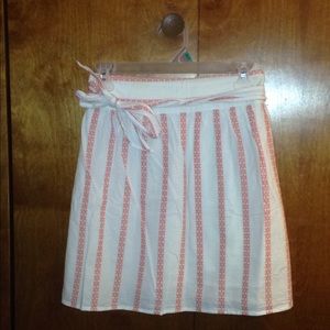 White cotton skirt with coral stitching